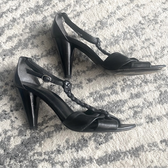 DKNY Leather Strappy Heels Made in Italy Size 6.5 - Picture 2 of 3